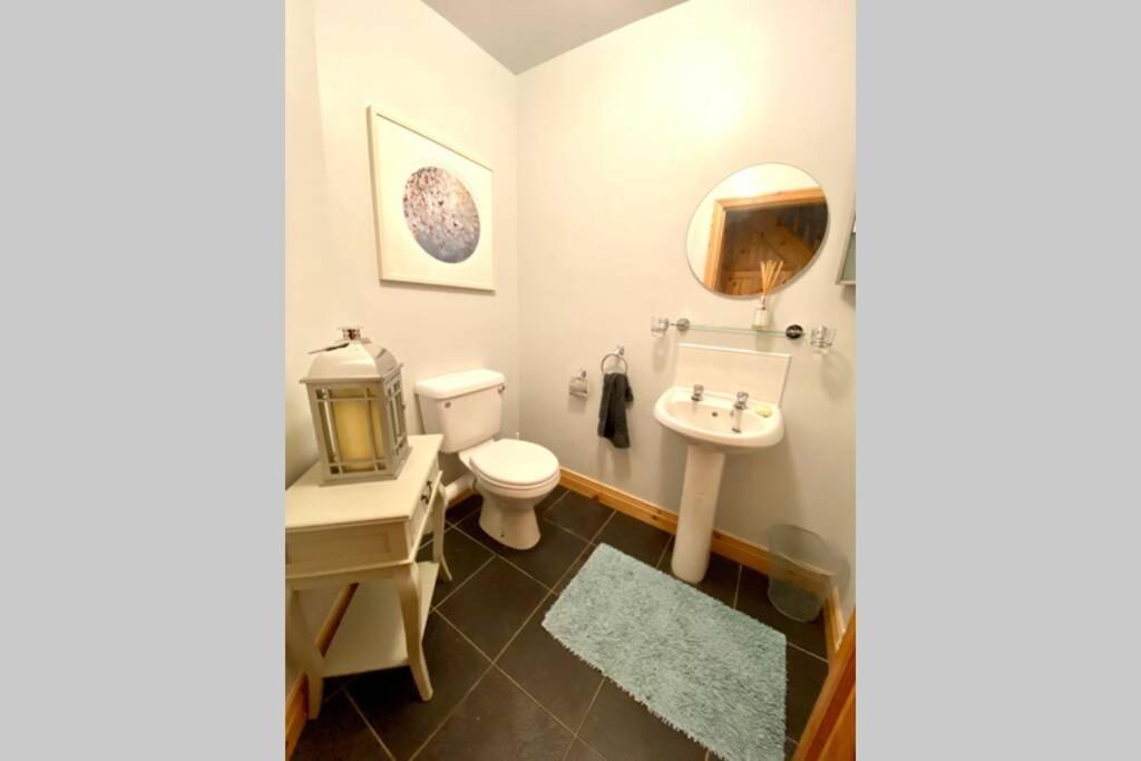 3 Bedroom House Located In Centre Of Карндона Экстерьер фото