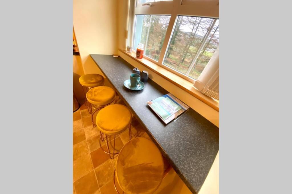 3 Bedroom House Located In Centre Of Карндона Экстерьер фото